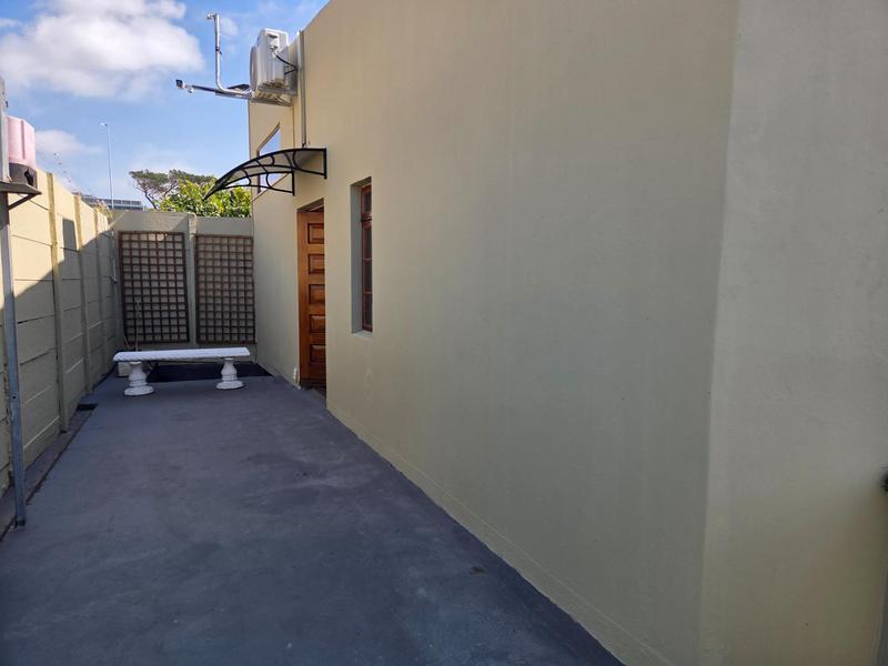 To Let 2 Bedroom Property for Rent in University Estate Western Cape